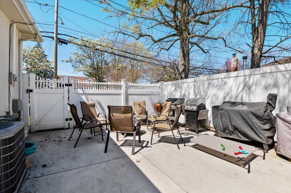 652 Stewart Avenue, Bethpage, New York image 25