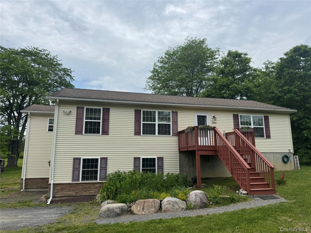 Photo of 1556 Albany Post Road, Gardiner, NY 12525 (MLS # 1012741)