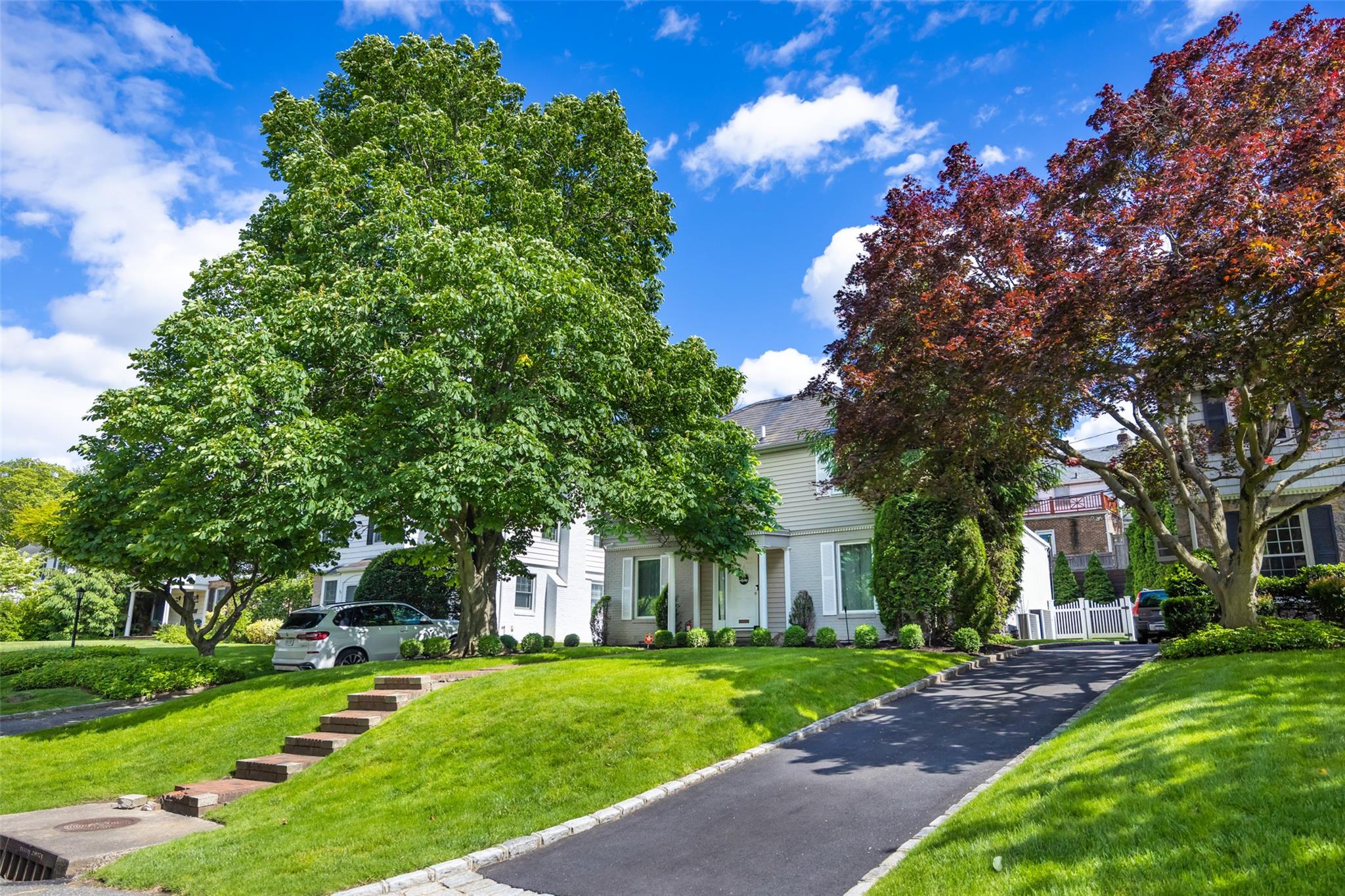 84 Bates Road, Great Neck, New York image 1