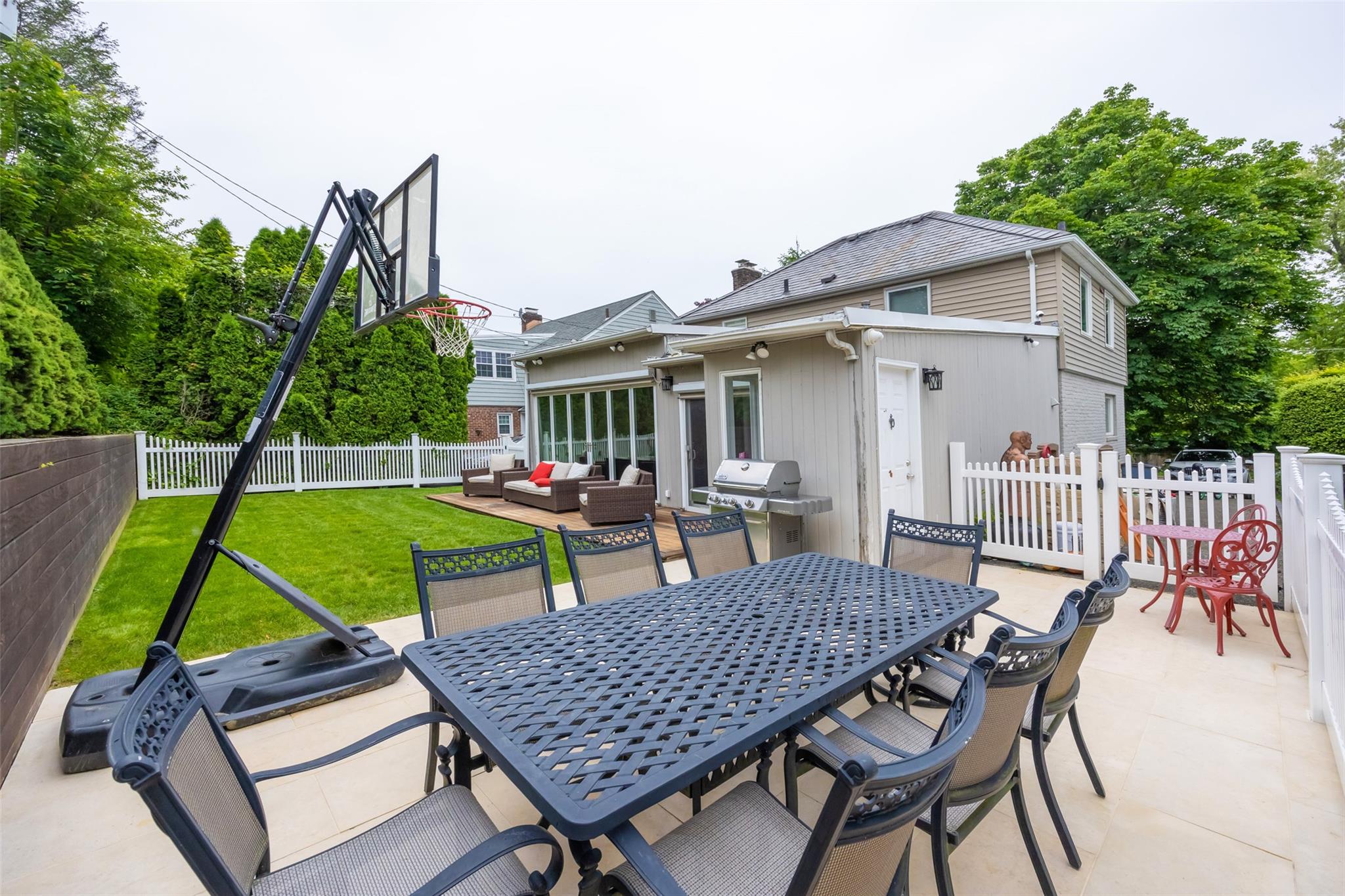 84 Bates Road, Great Neck, New York image 22