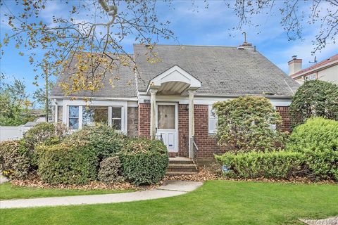 1683 Stewart Avenue, New Hyde Park, NY 11040 - MLS#: 932312