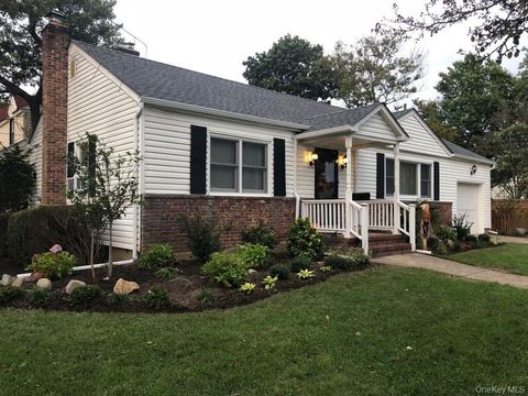 Photo of 2642 Clovermere Road, Oceanside, NY 11572 (MLS # 967508)