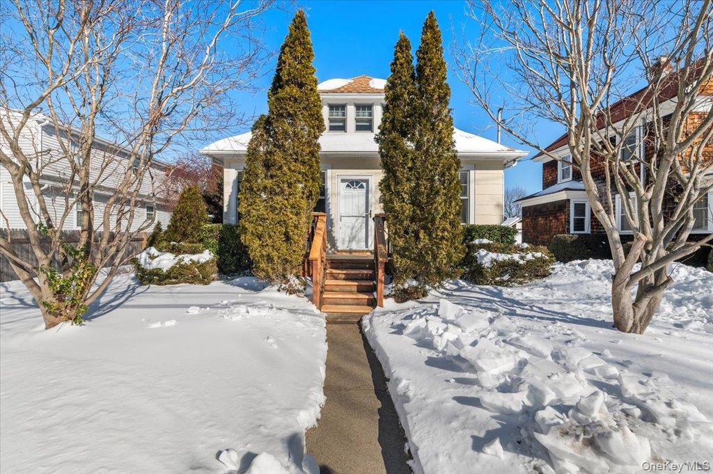 Photo of 169 Sterling Pl, Amityville, NY 11701 (MLS # 957332)