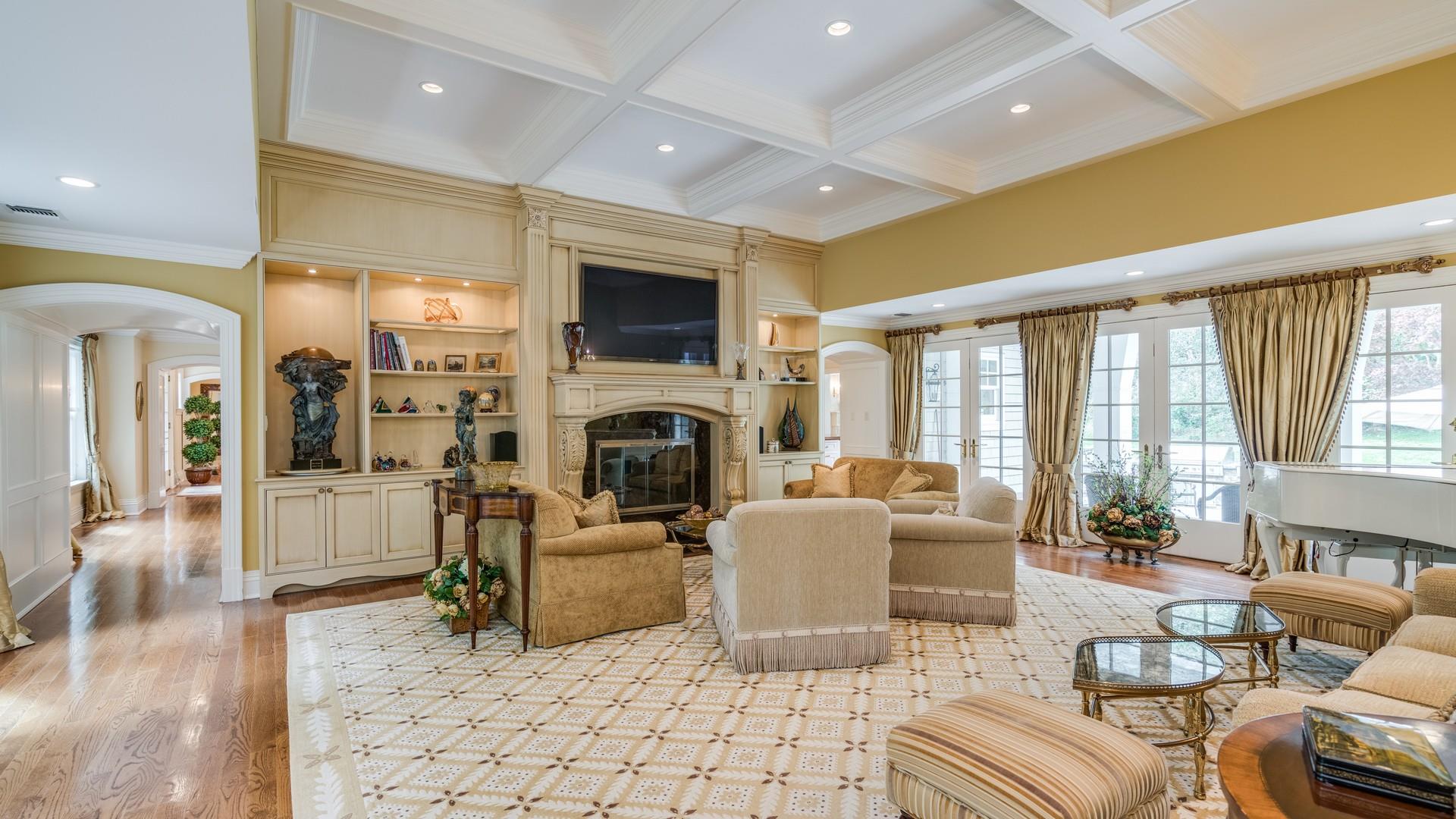 46 Morgan Drive, Old Westbury, New York image 8