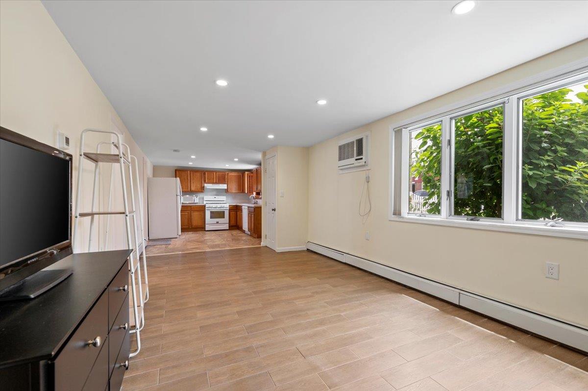 Long Beach, New York 11561, United States, 1 Bedroom Bedrooms, ,1 BathroomBathrooms,Residential,Active,166547