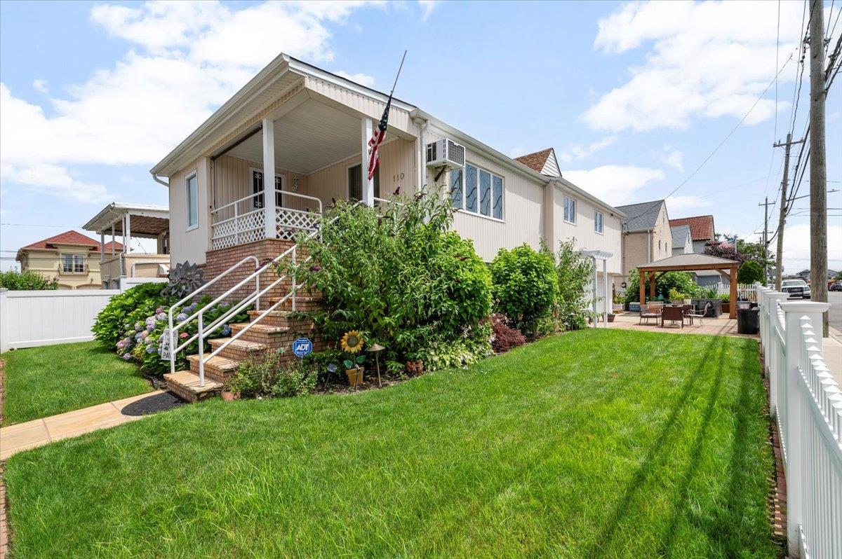 Long Beach, New York 11561, United States, 1 Bedroom Bedrooms, ,1 BathroomBathrooms,Residential,Active,166547