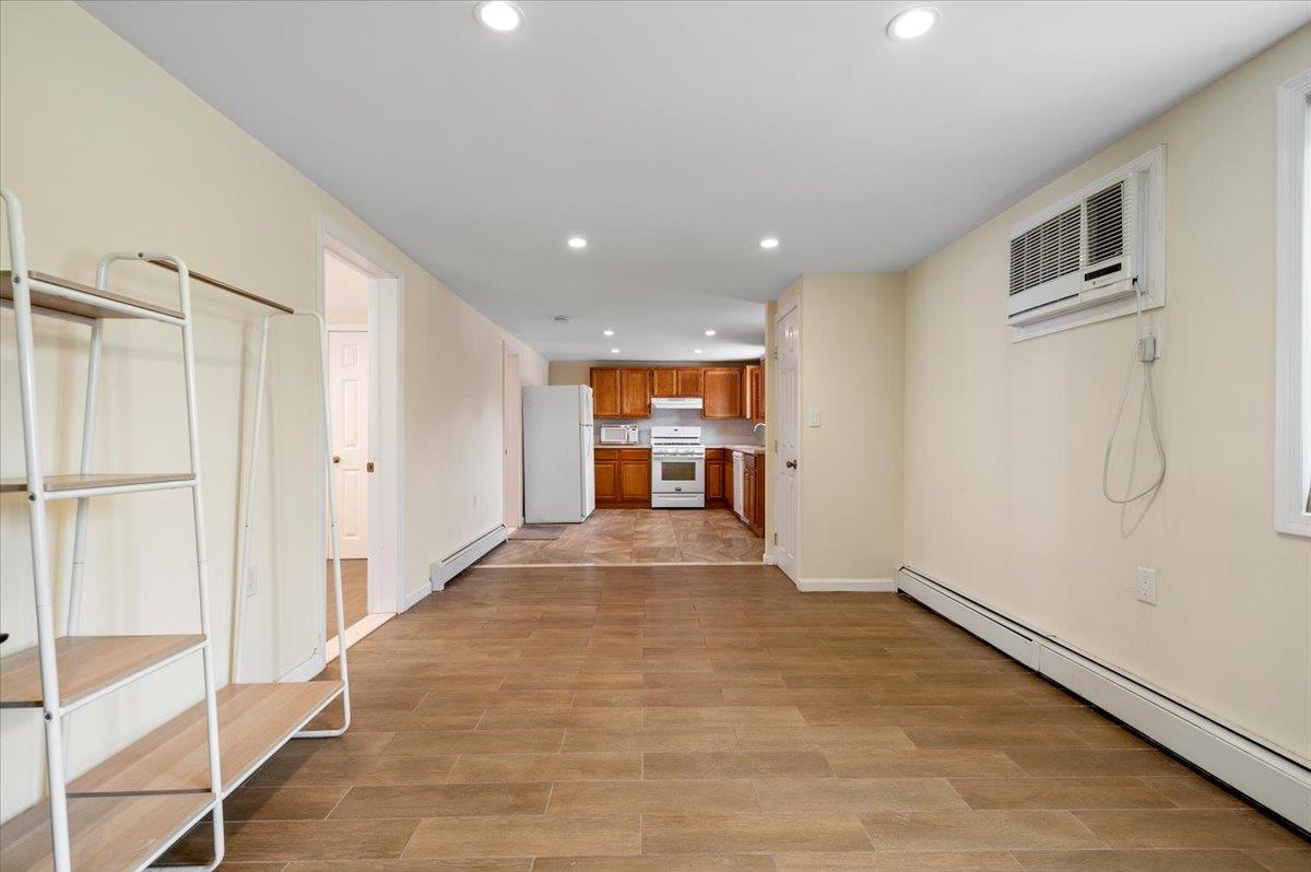 Long Beach, New York 11561, United States, 1 Bedroom Bedrooms, ,1 BathroomBathrooms,Residential,Active,166547