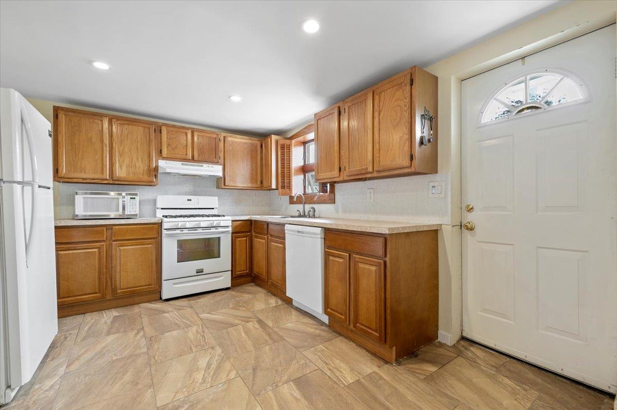 Long Beach, New York 11561, United States, 1 Bedroom Bedrooms, ,1 BathroomBathrooms,Residential,Active,166547