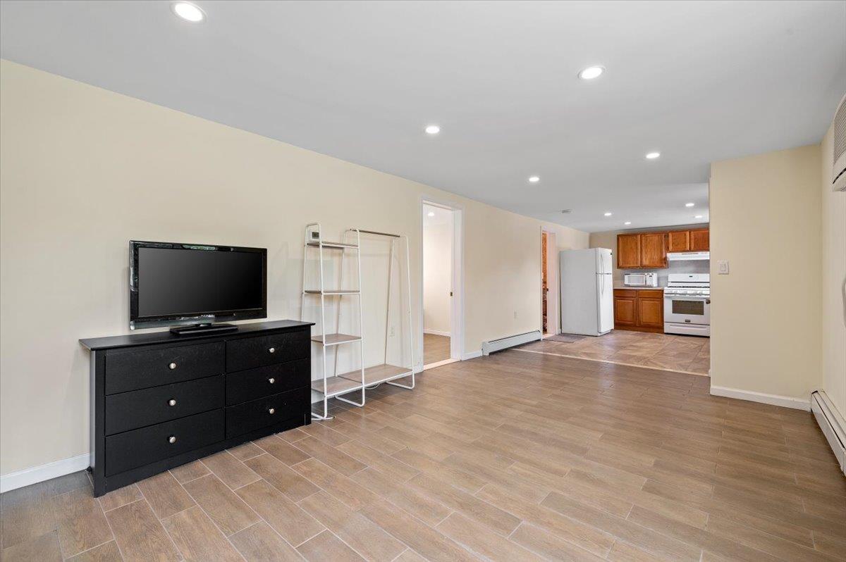 Long Beach, New York 11561, United States, 1 Bedroom Bedrooms, ,1 BathroomBathrooms,Residential,Active,166547