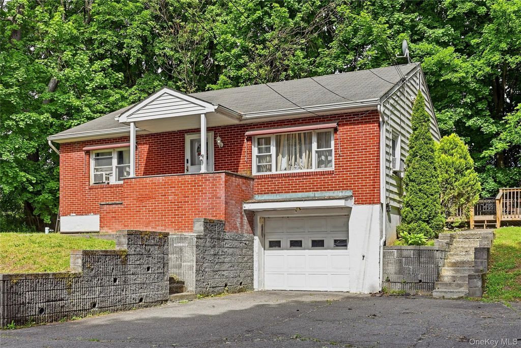 Photo of 6 Riverview Avenue, New Windsor, NY 12553 (MLS # 1003639)