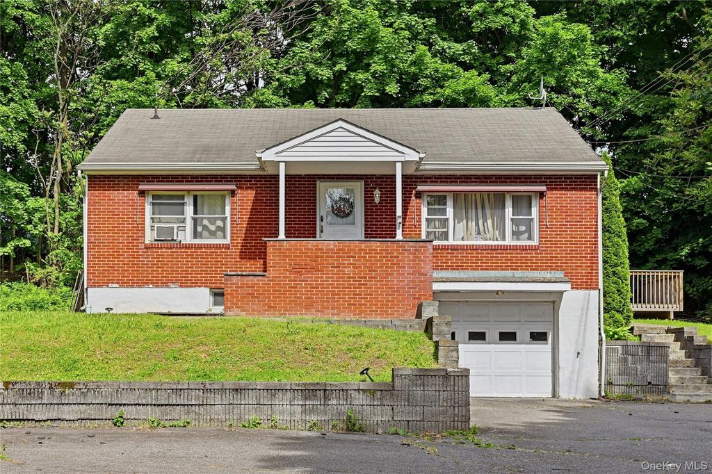 Photo of 6 Riverview Avenue, New Windsor, NY 12553 (MLS # 1003639)