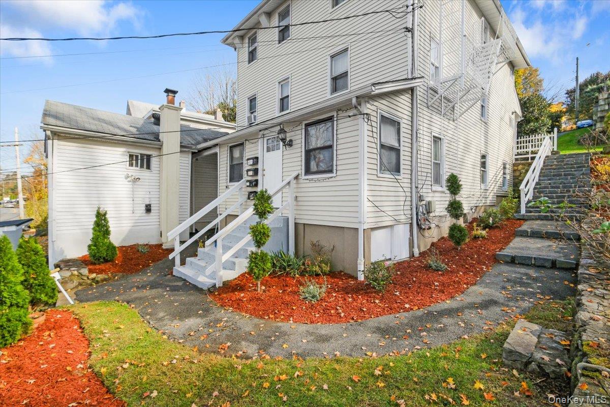 Peekskill, New York 10566, United States, 10 Bedrooms Bedrooms, ,4 BathroomsBathrooms,Residential,Pending,34949