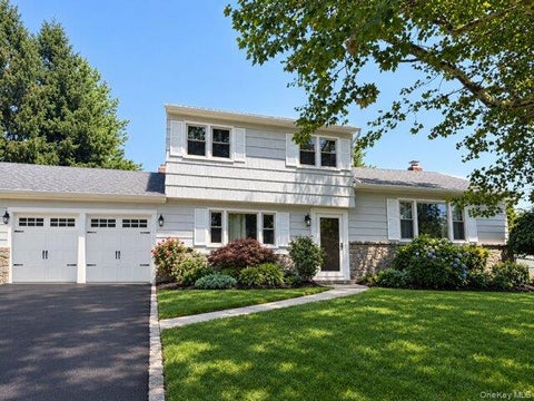 Photo of 4 Adrienne Drive, Old Bethpage, NY 11804 (MLS # 1066290)