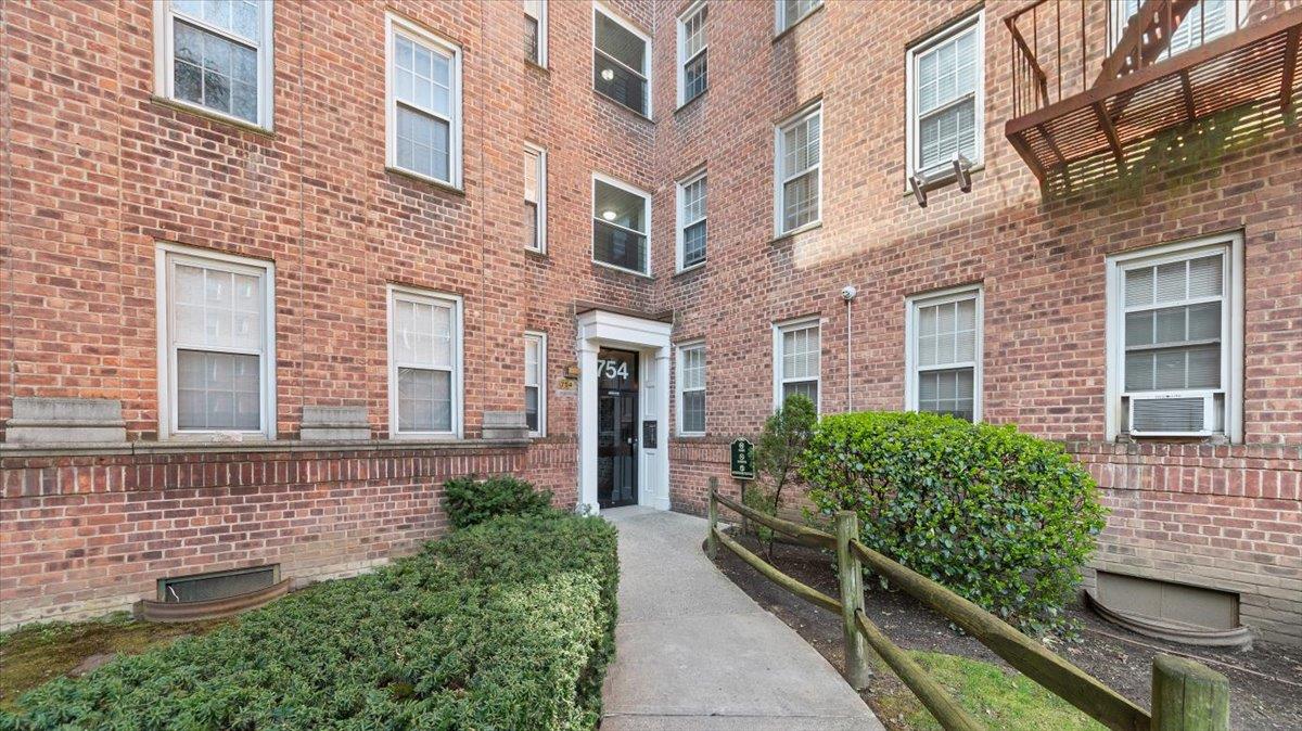 754 Bronx River Road #B-52, Bronxville, New York image 2