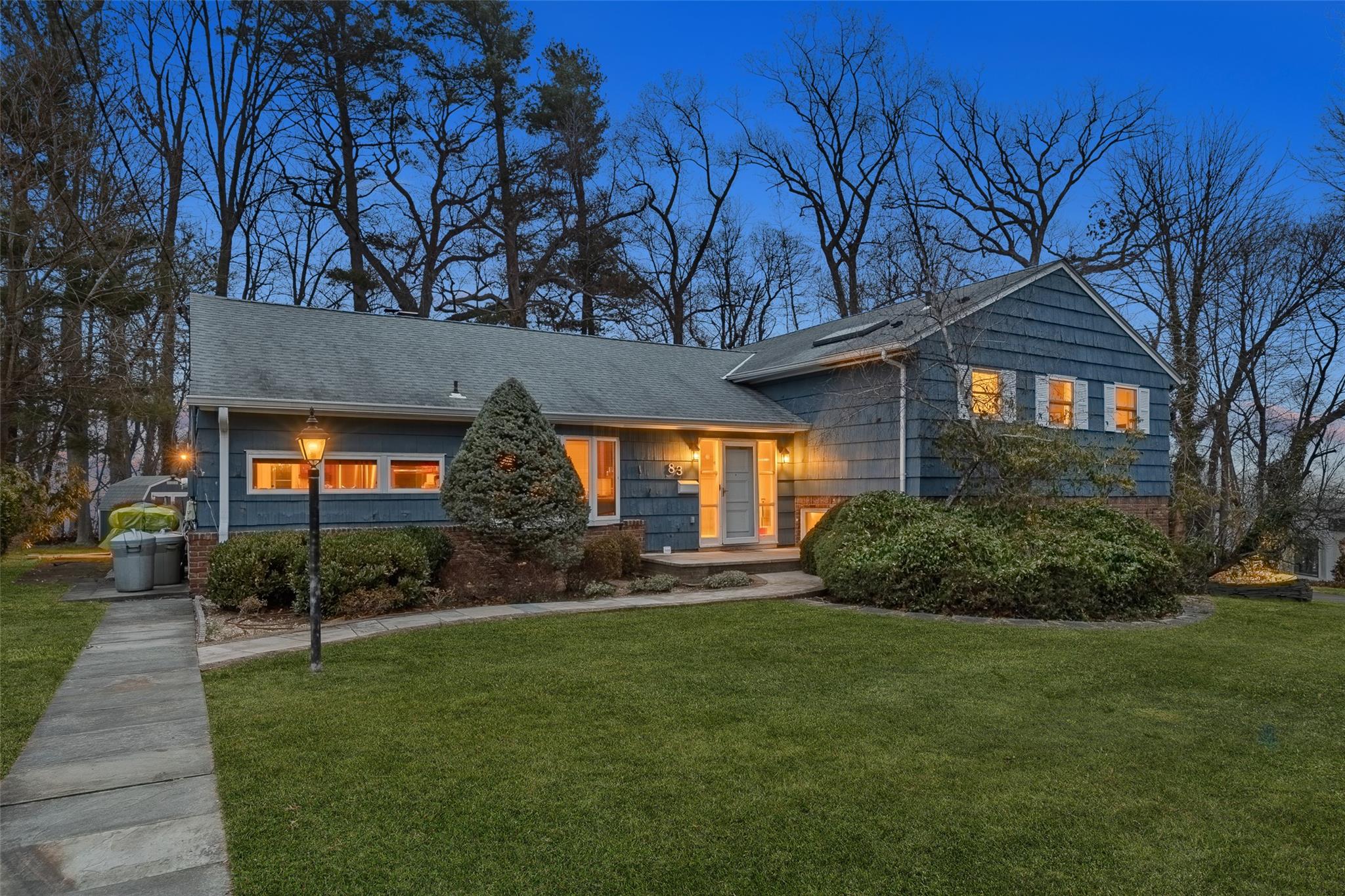 83 E Fernwood Lane, Roslyn, New York image 2
