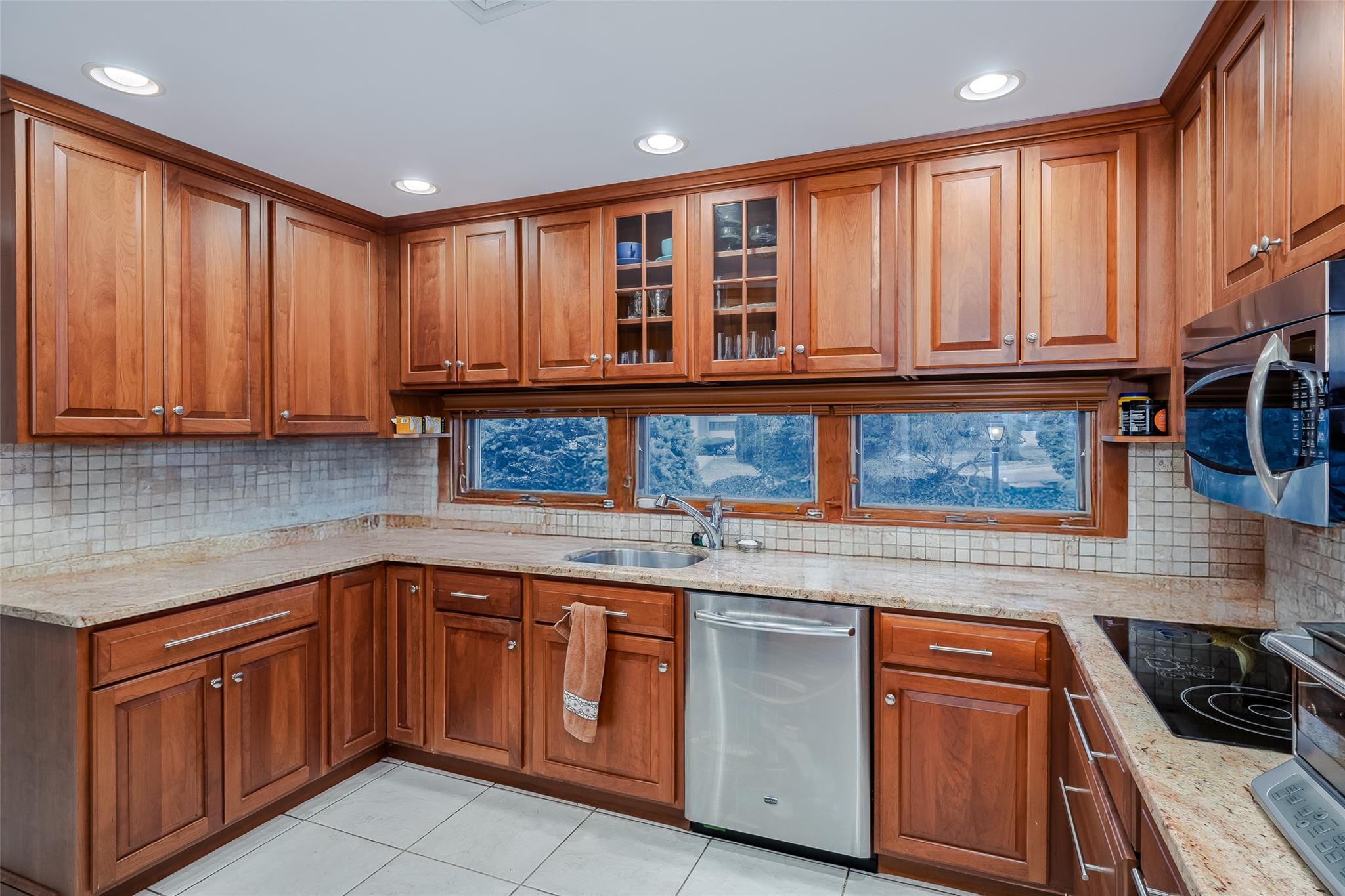 83 E Fernwood Lane, Roslyn, New York image 12