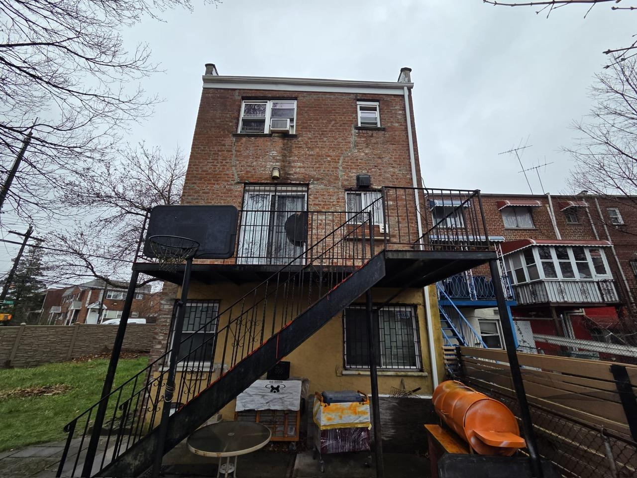 1073 E 233rd Street