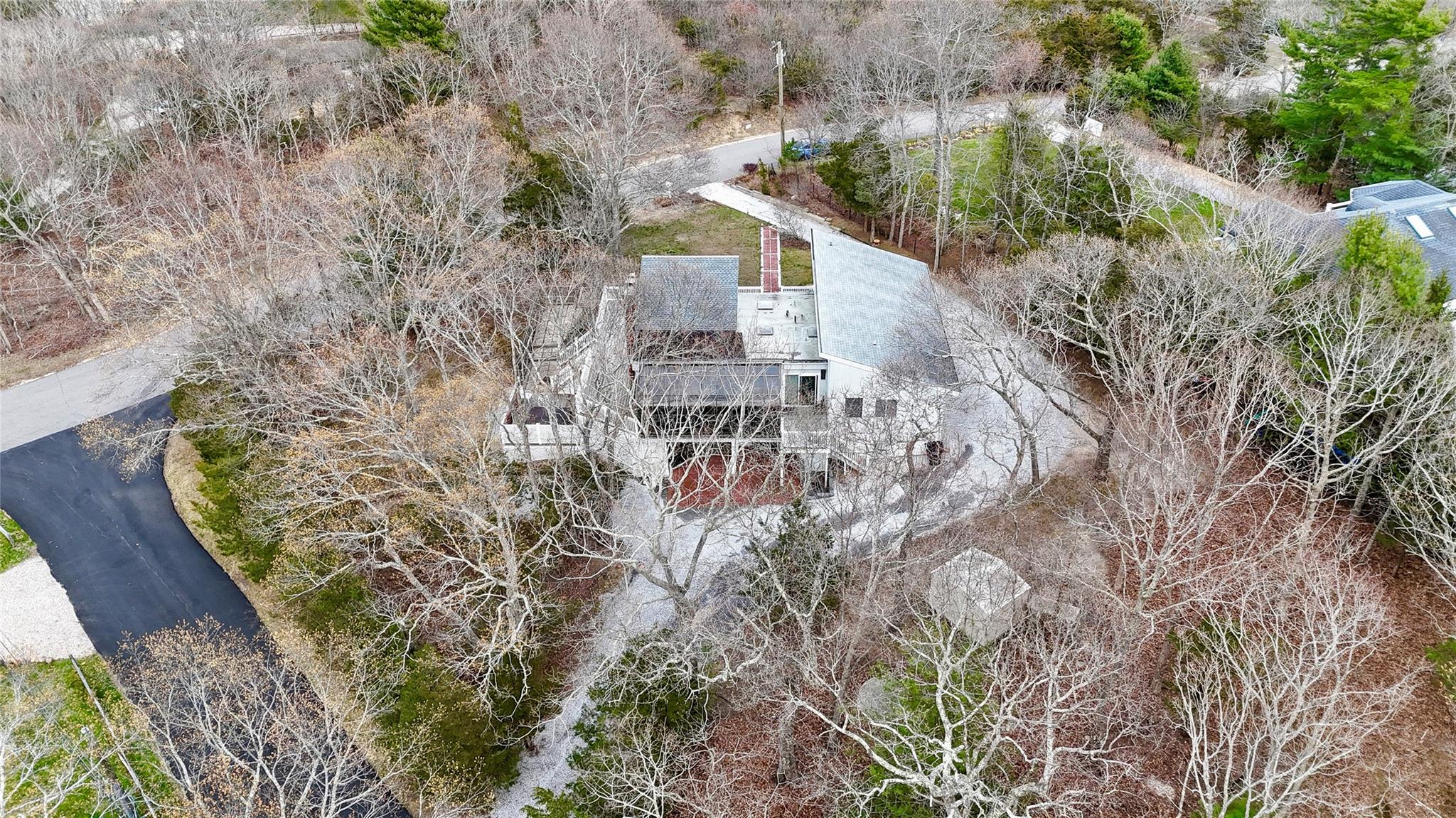 1 Monument Lane, East Hampton, New York image 15