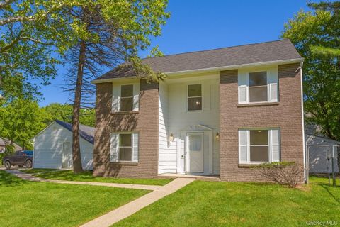 Photo of 6 Petersburg Court, Coram, NY 11727 (MLS # 929741) Photo of 6 Petersburg Court, Coram, NY 11727 (MLS # 929741)