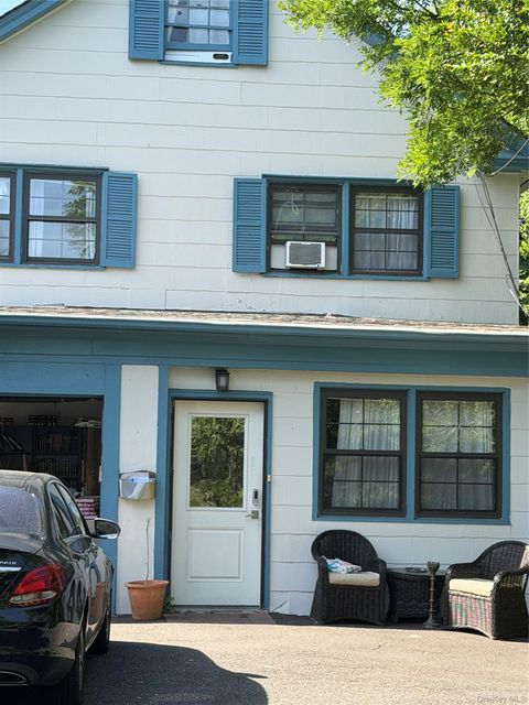 Photo of 9 Fairview Avenue, Great Neck, NY 11023 (MLS # 1008802)