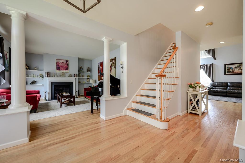 Photo of 9 Poplar Street, Hopewell Junction, NY 12533 (MLS # 1006591)