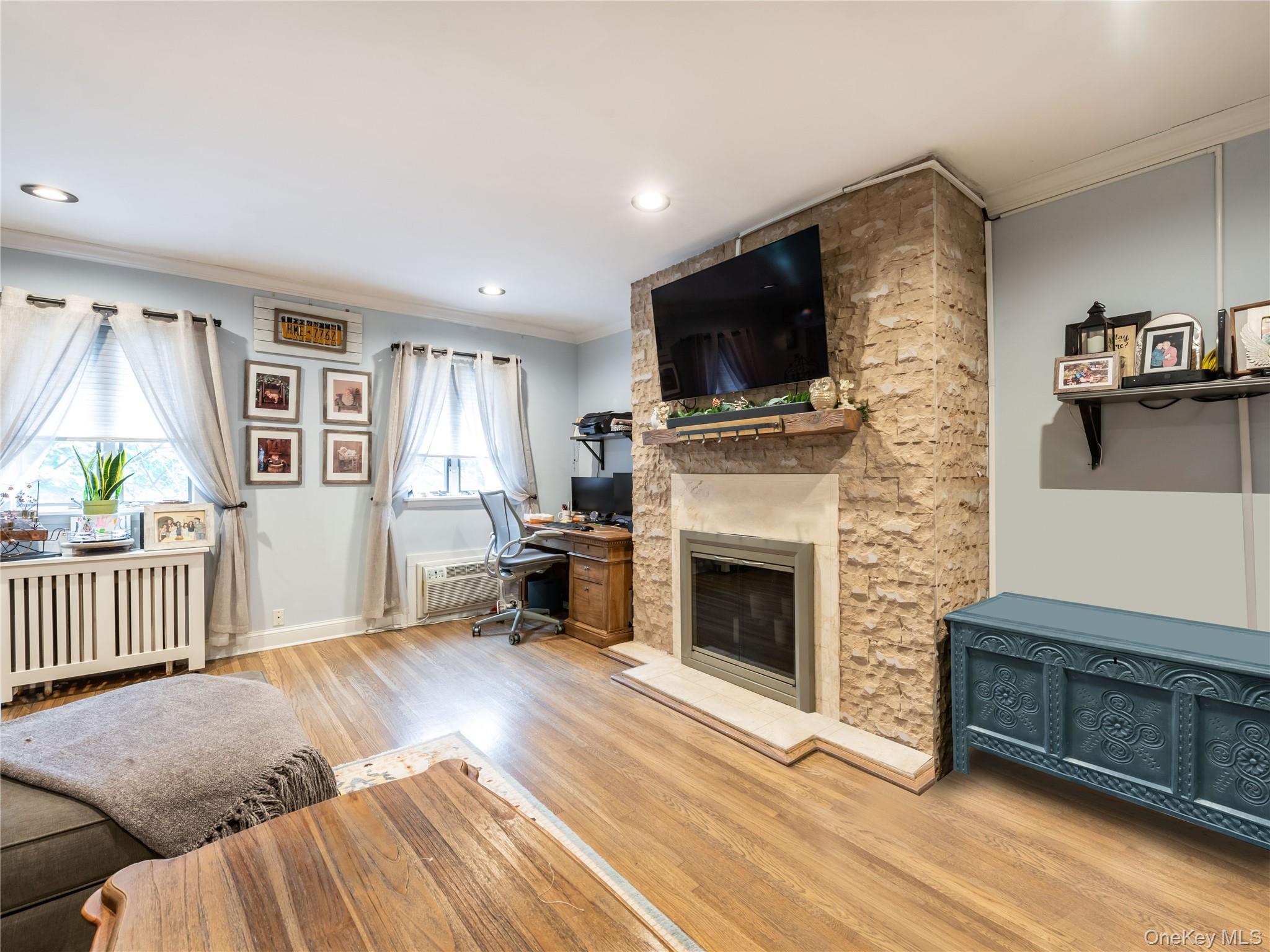 215 Middle Neck Road 15-2A