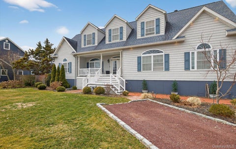 Homes For Sale - 108 Awixa Avenue<br/> Bay Shore, NY 11706