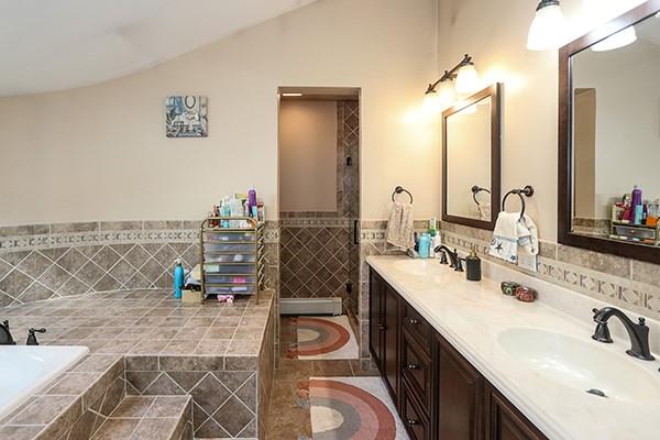 9 Jesse Way, Mount Sinai, New York image 21
