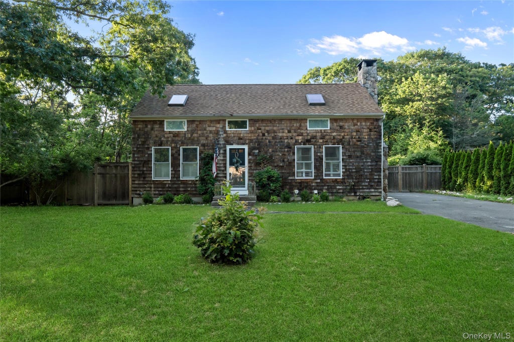 Photo of 36 Argonne Road W, Hampton Bays, NY 11946 (MLS # 1025378)