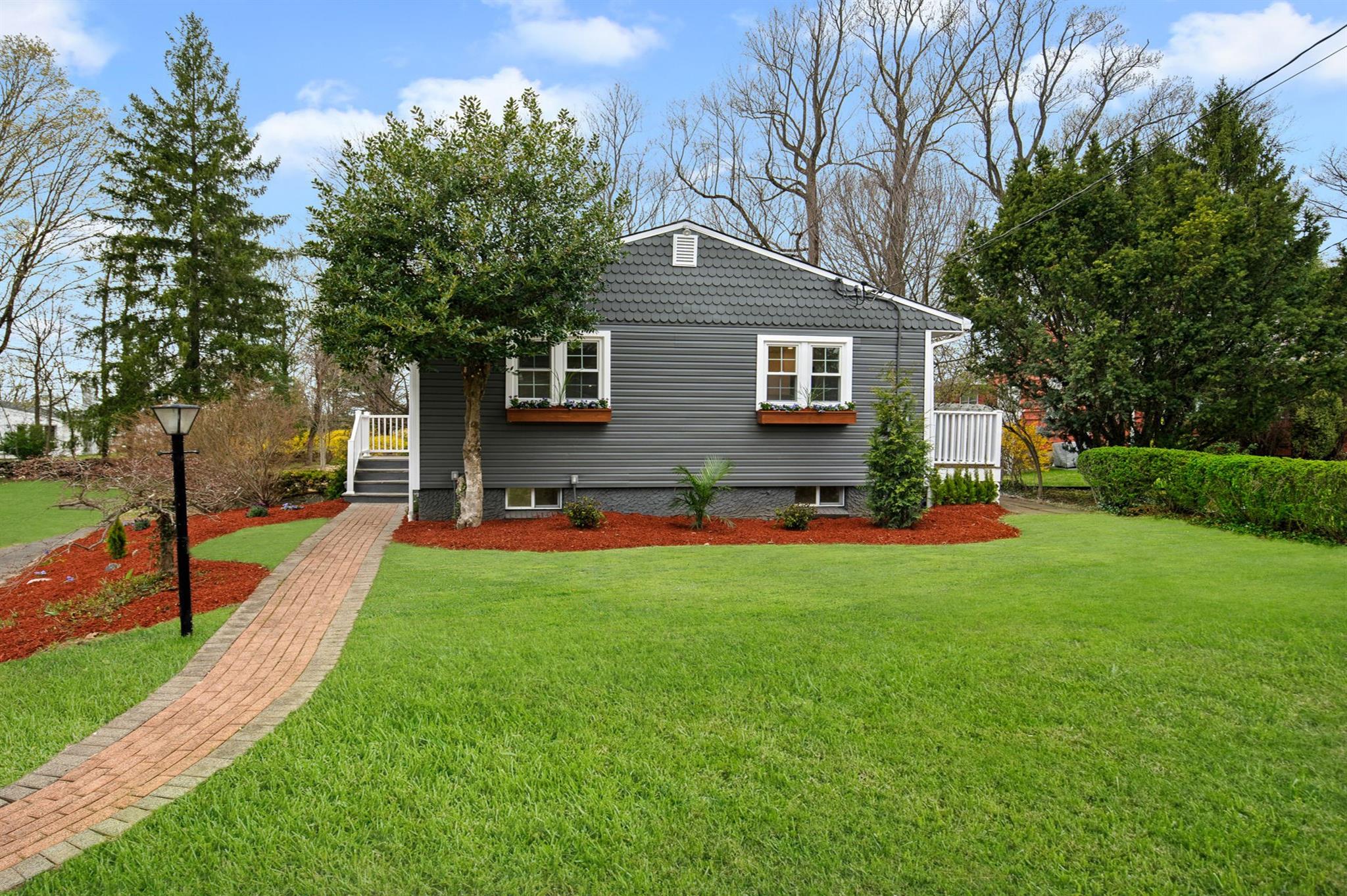 70 Oak Ridge Road, Pleasantville, New York image 2