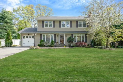 90 Rhoda Avenue Nesconset NY 11767