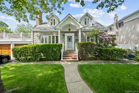 2816 215th Place Bayside NY 11360