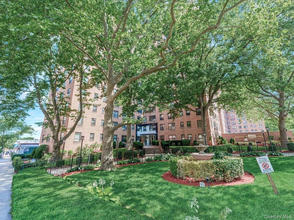 Photo of 9905 63rd Drive Dr #7R, Rego Park, NY 11374 (MLS # 996192)
