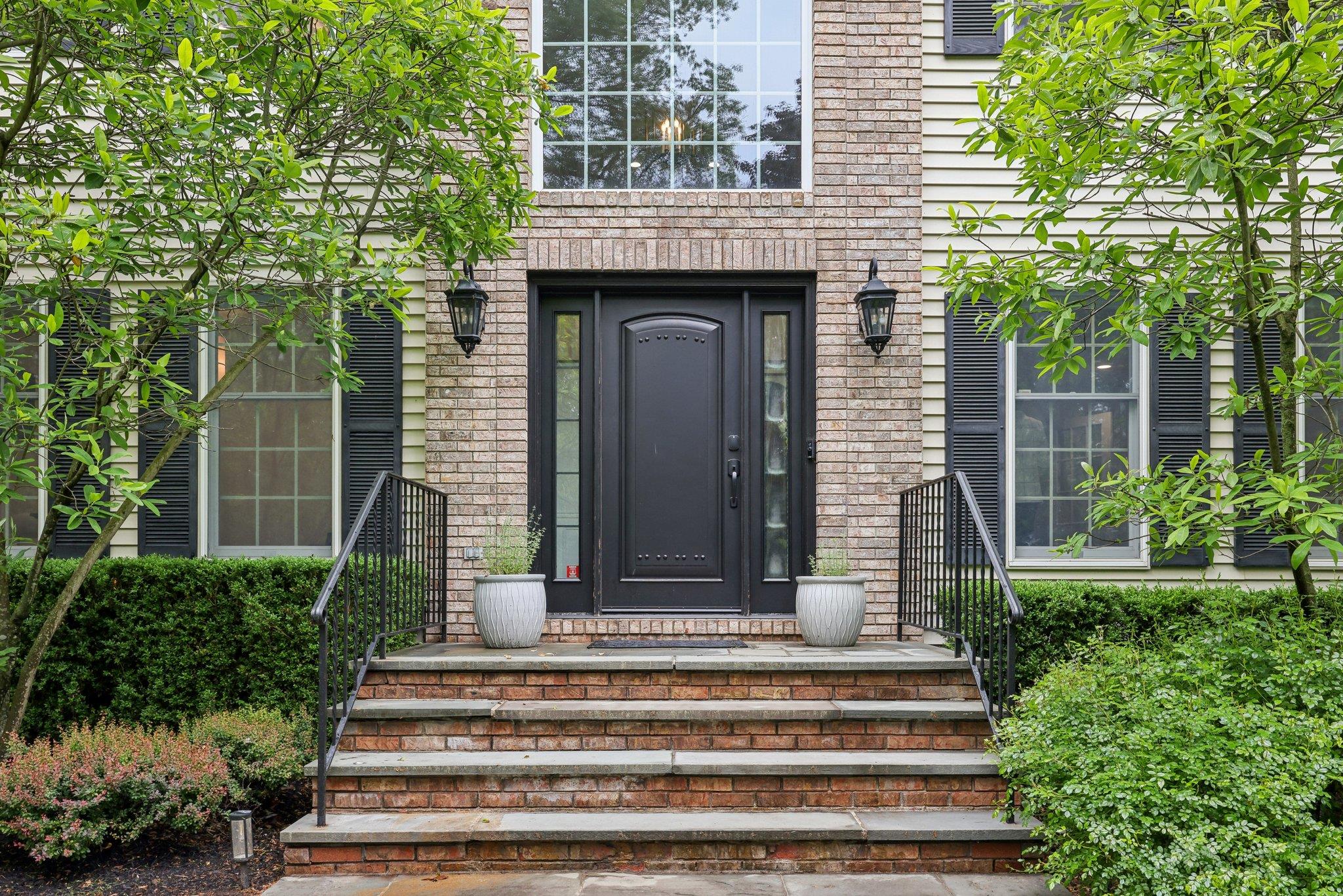 18 Sandstone Trail, New City, New York image 2