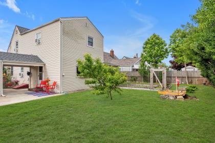102 Spruce Lane, Valley Stream, New York image 18