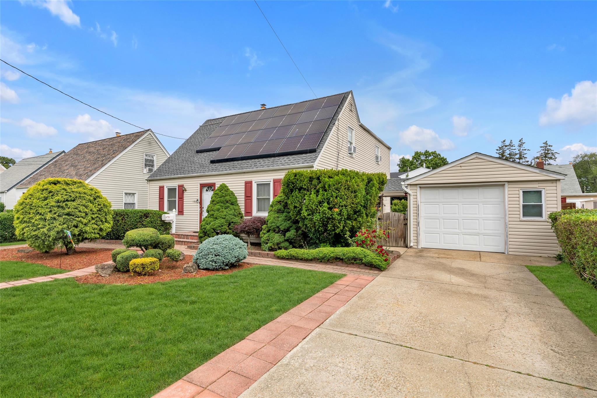 102 Spruce Lane, Valley Stream, New York image 20