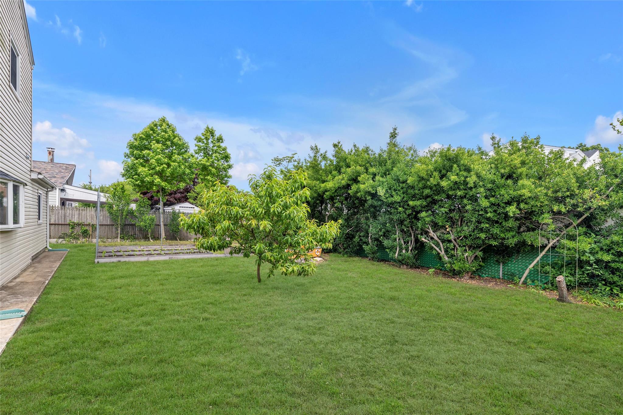102 Spruce Lane, Valley Stream, New York image 17