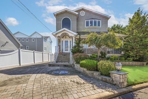 Homes For Sale - 3664 Somerset Drive<br/> Seaford, NY 11783