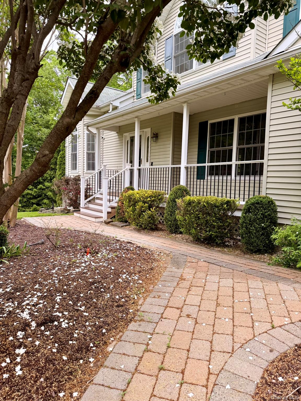 32 4th Avenue