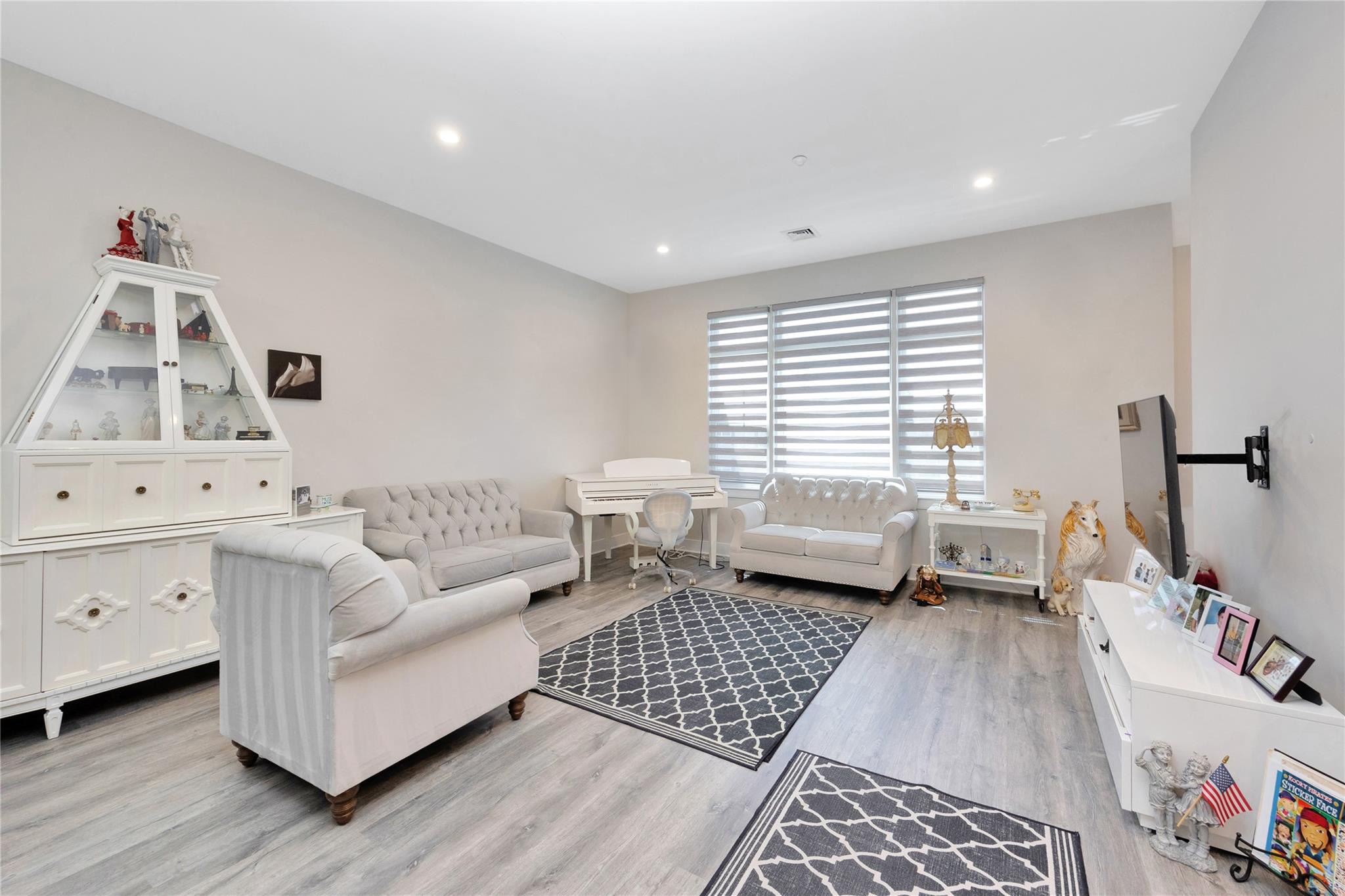 308 Breton Way #308, Glen Cove, New York image 3