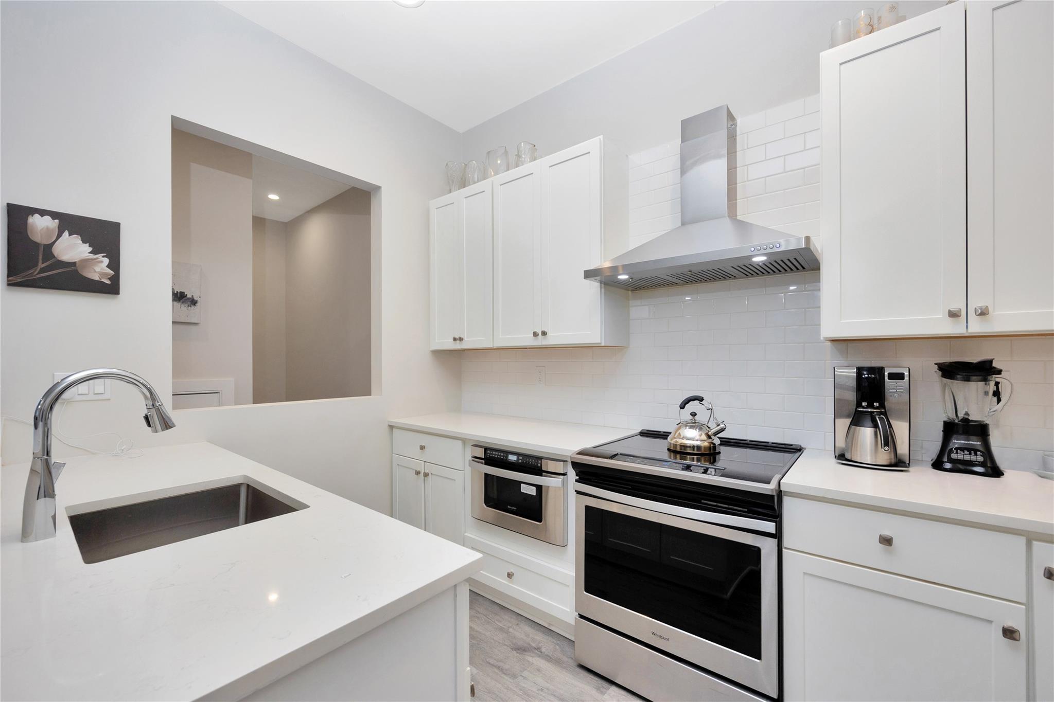 308 Breton Way #308, Glen Cove, New York image 7