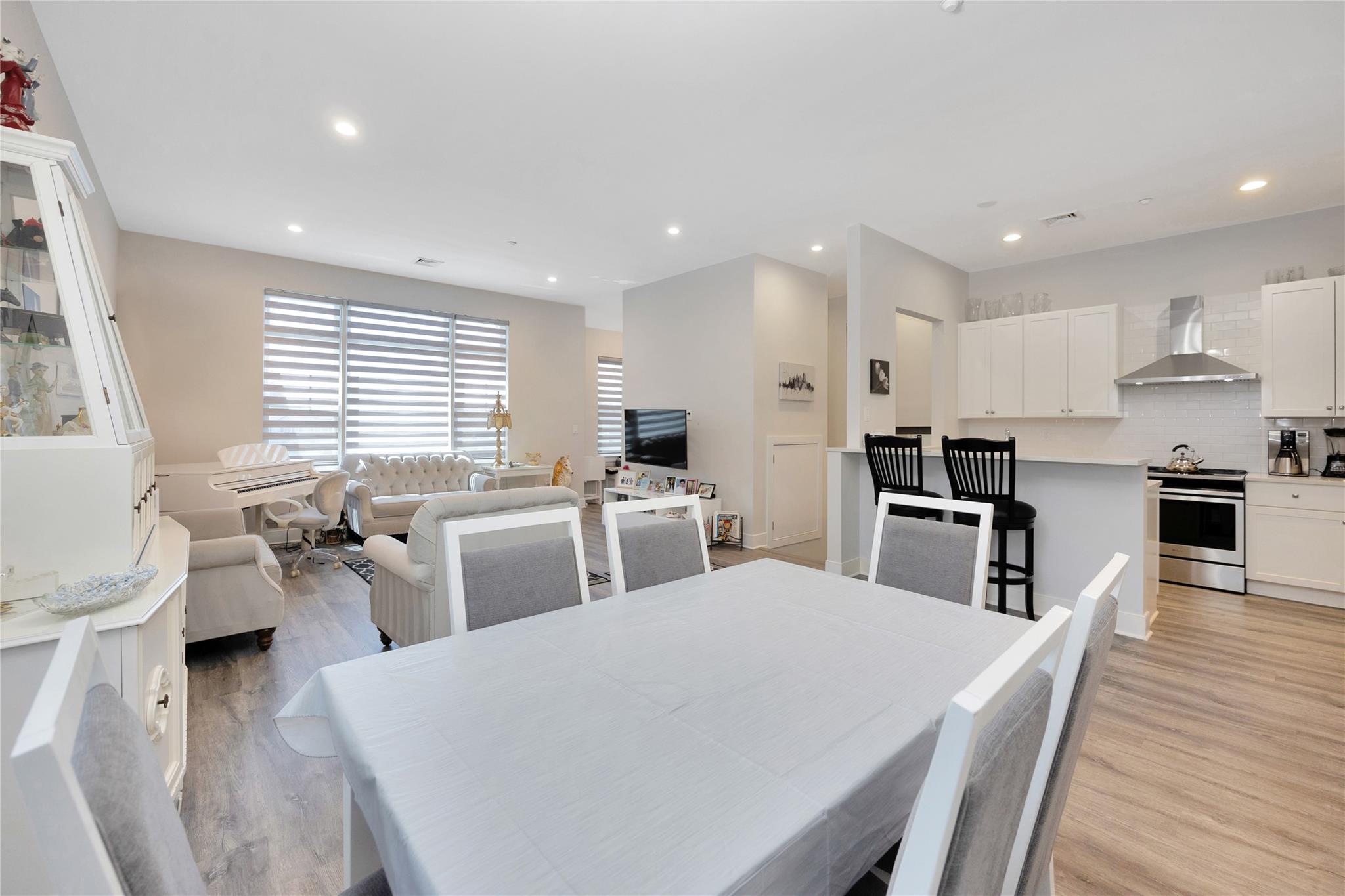 308 Breton Way #308, Glen Cove, New York image 10