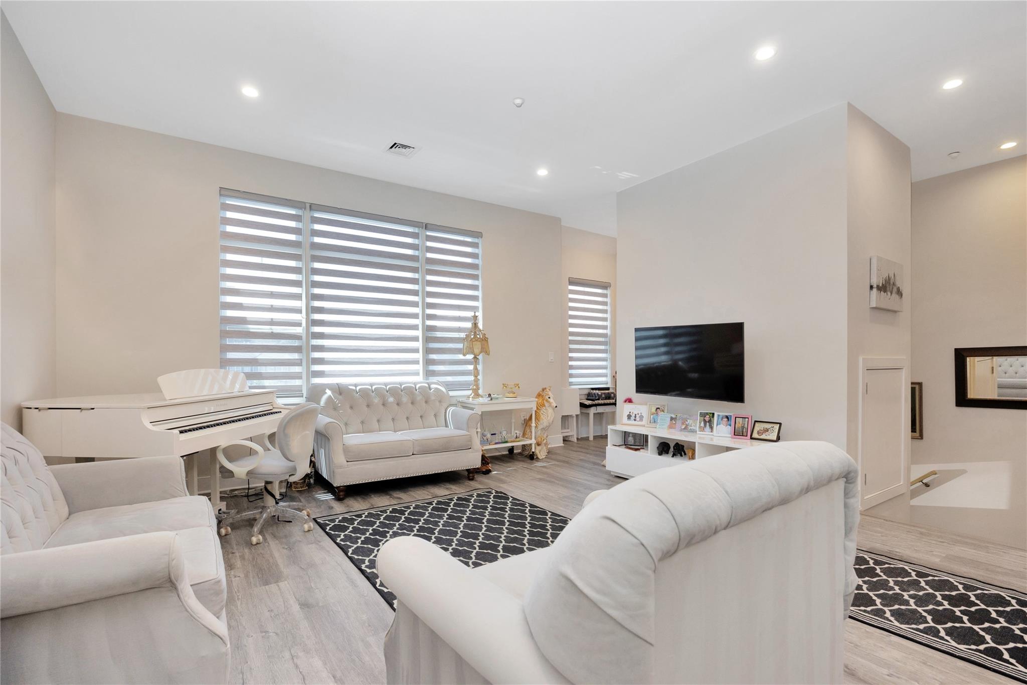 308 Breton Way #308, Glen Cove, New York image 5