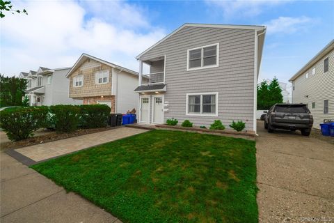 Multifamily For Rent - 542 E Pine Street #UPPER<br/> Long Beach, NY 11561