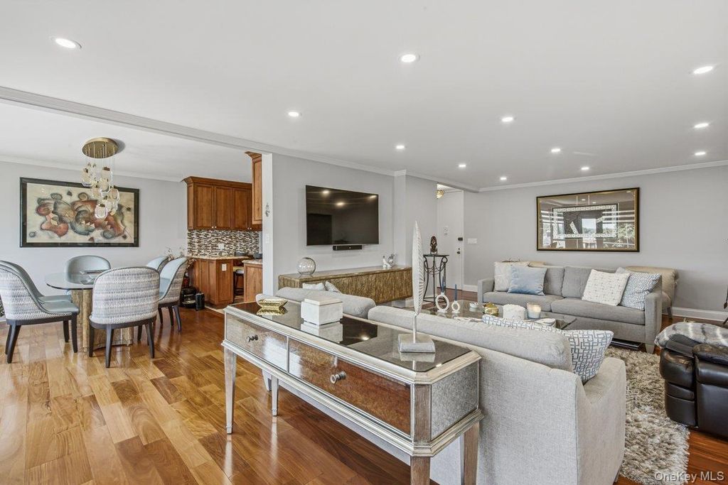 Photo of 166-25 Powells Cove Boulevard #4M, Beechhurst, NY 11357 (MLS # 1013499)