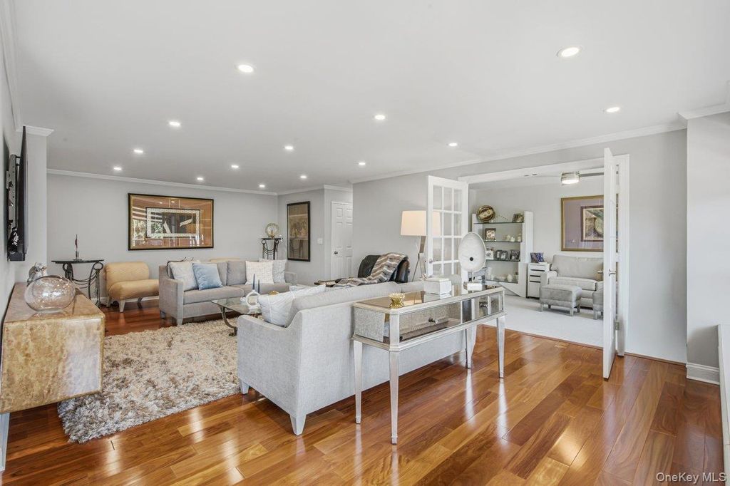 Photo of 166-25 Powells Cove Boulevard #4M, Beechhurst, NY 11357 (MLS # 1013499)
