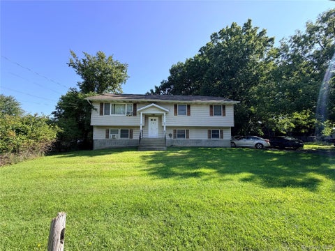 Homes For Sale - 72 Lake Region Boulevard<br/> Monroe, NY 10950