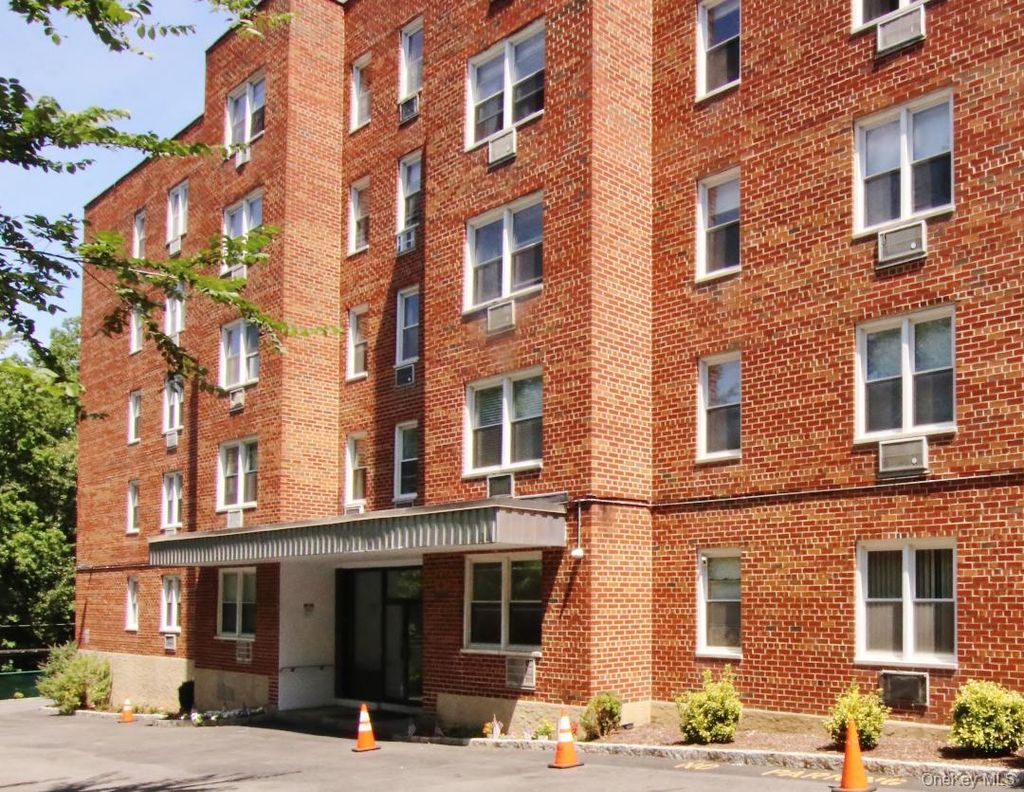 Photo of 510 Midland Avenue #1A, Yonkers, NY 10704 (MLS # 1028001)