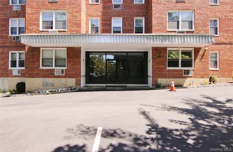 Photo of 510 Midland Avenue #1A, Yonkers, NY 10704 (MLS # 1028001)