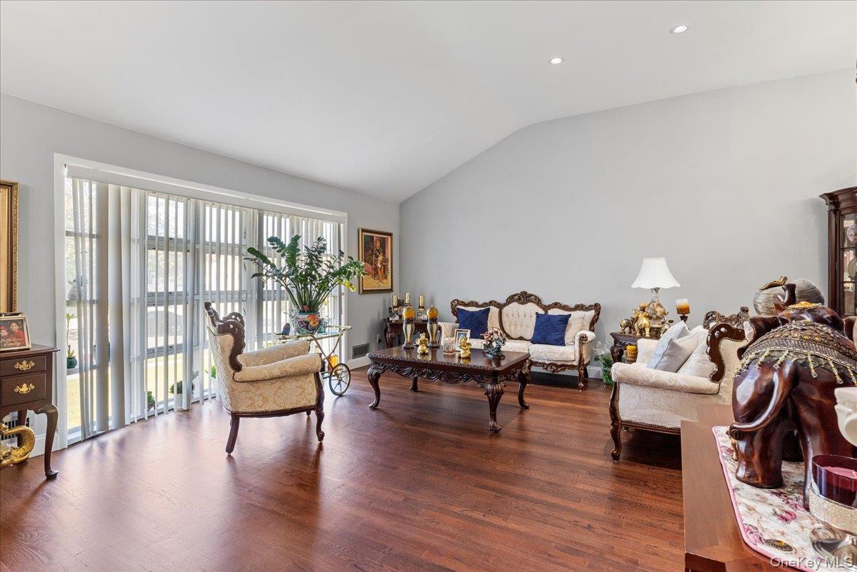 North Woodmere, New York 11581, United States, 3 Bedrooms Bedrooms, ,3 BathroomsBathrooms,Residential,Active,162815